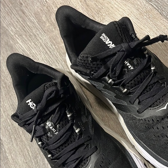 Hoka One One Arahi 5 Black and White Athletic Shoes - Picture 8 of 15